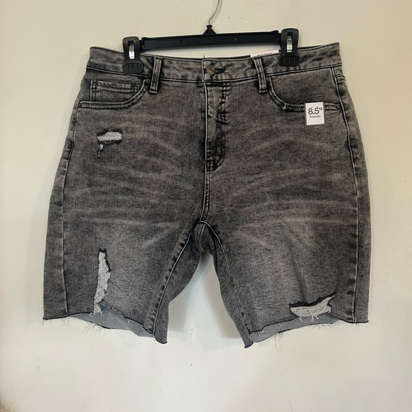 NWT Time and Tru Gray Jean Shorts Distressed Cut-Off Style 8.5 inseam Size 12 - Picture 1 of 8